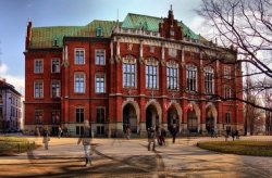 ВНЗ Польщі знижують вартість навчання для українських студентів